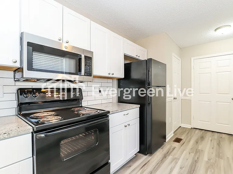 109 Duffy Ave — Photo 7