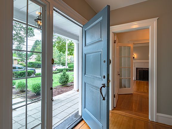 Entry/Foyer
