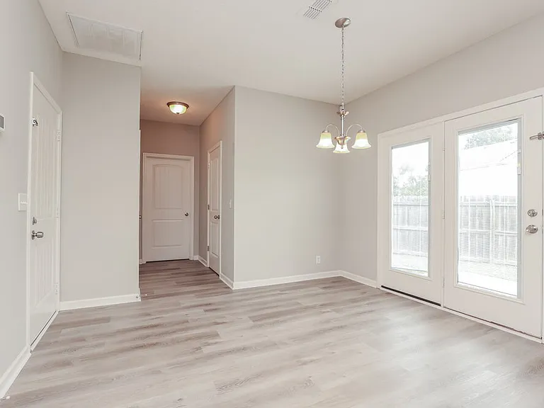 3314 Velvet Ct — Photo 6