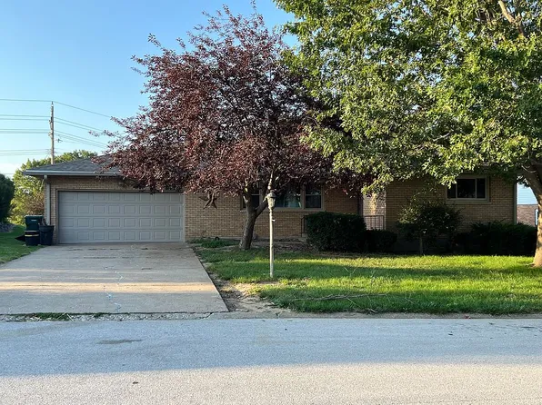 1037 Madonna Dr, Quincy, IL 62305