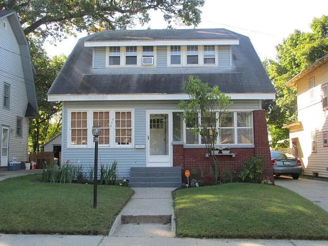 444 Storrs St SE photo 1