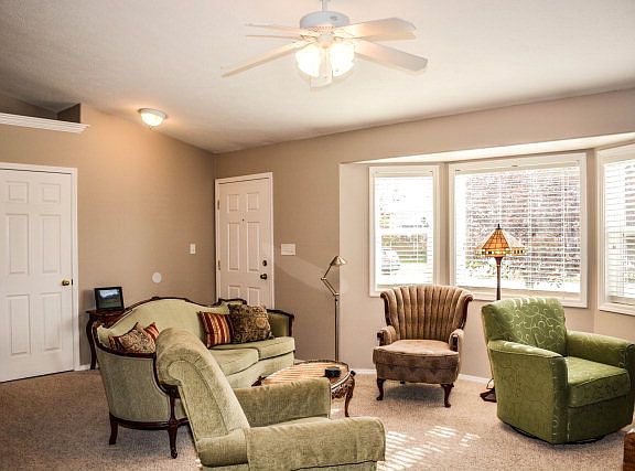4th image of 1574 N Crimson Dr