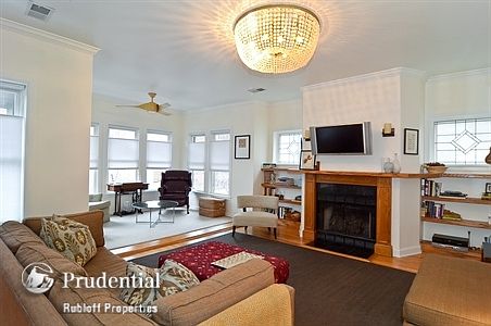 3rd image of 841 W Ainslie St #3E