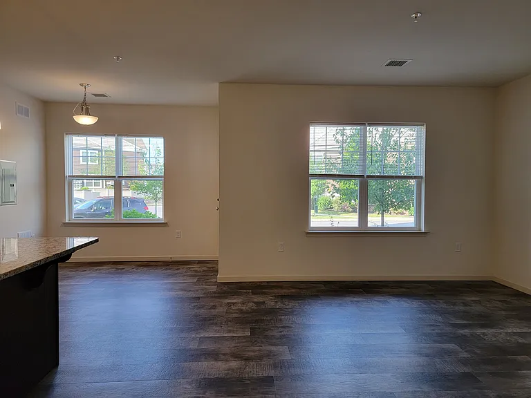 Holly Tree Apartments — Photo 36