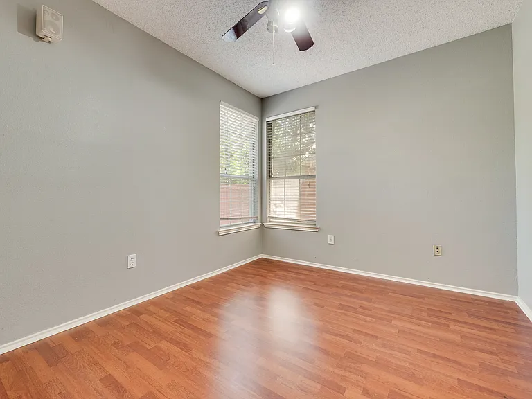2912 Shadow Oak Ct — Photo 18