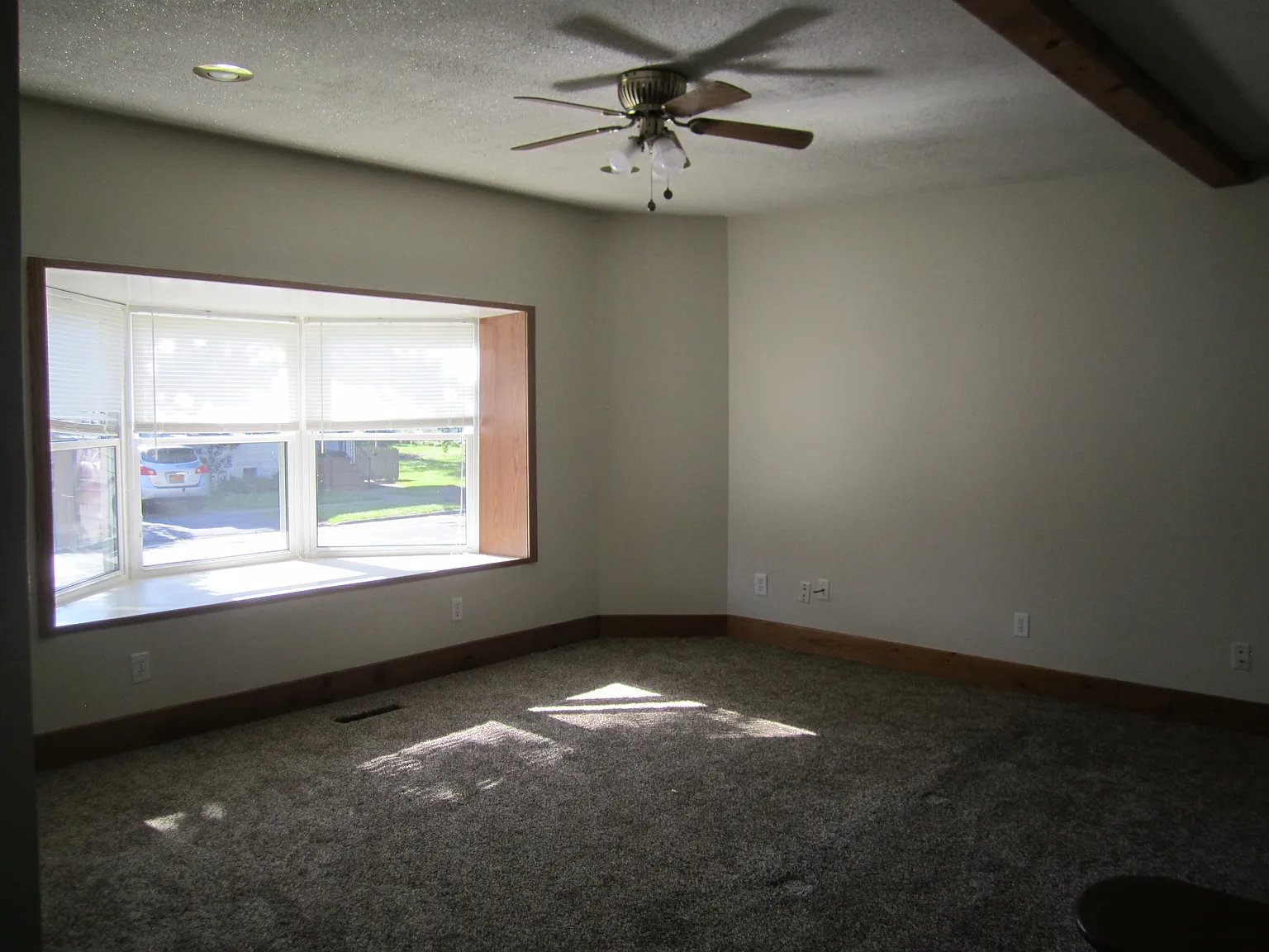 2 bed, 1.5 bath, 1089 sqft, $1,300 — Photo 3