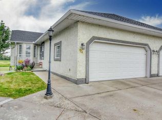 33 W Strathmore Lakes Bay, Strathmore, AB T1P 1L8
