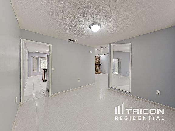 5th image of 949 Yellow Rose Dr