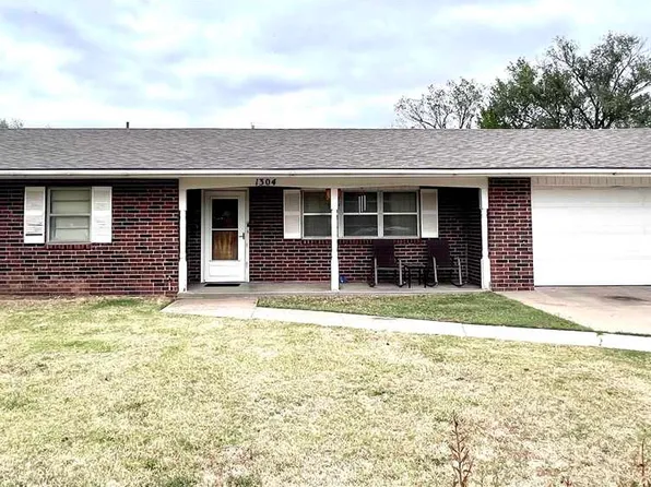1304 S 12th St, Blackwell, OK 74631