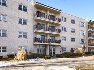 8210 Elmwood Ave APT 107, Skokie, IL 60077