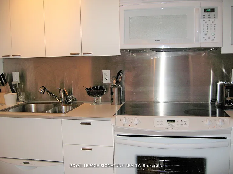 111 Elizabeth St #1502 — Photo 6