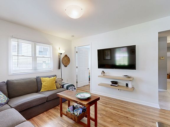 4th image of 105 Newell Ave