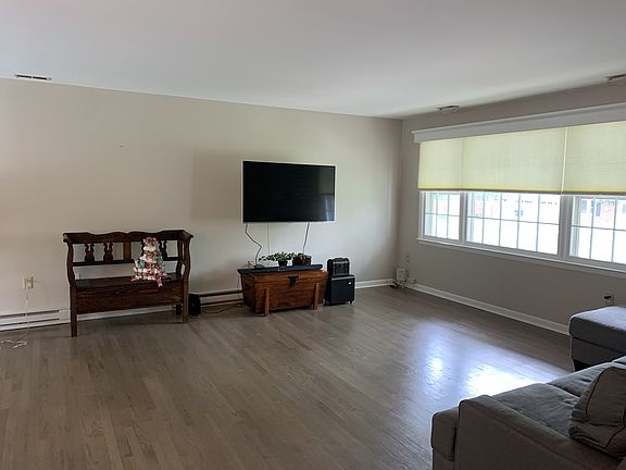 5th image of 94 Great Lake Dr