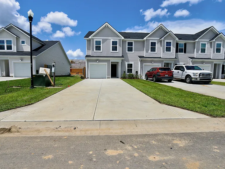 211 River Birch Ln — Photo 2