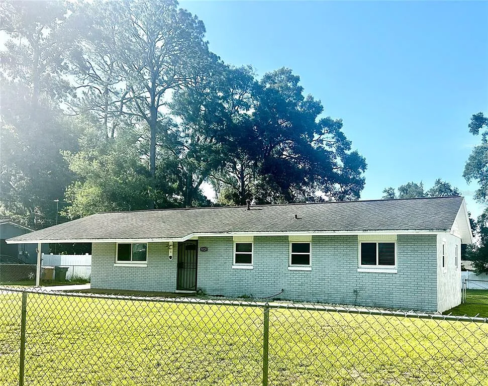 4 bed, 2.0 bath, 1300 sqft, $2,000 — Photo 3