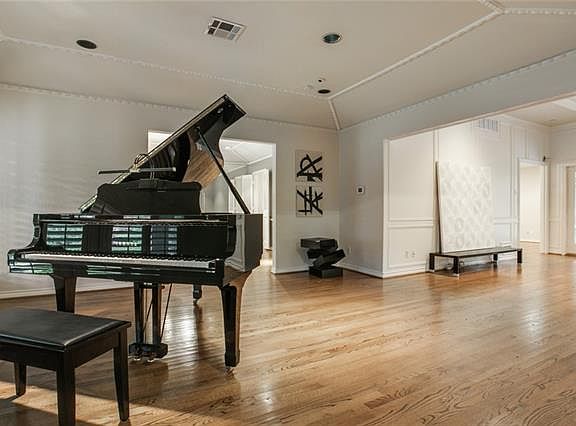 4th image of 11159 Russwood Cir