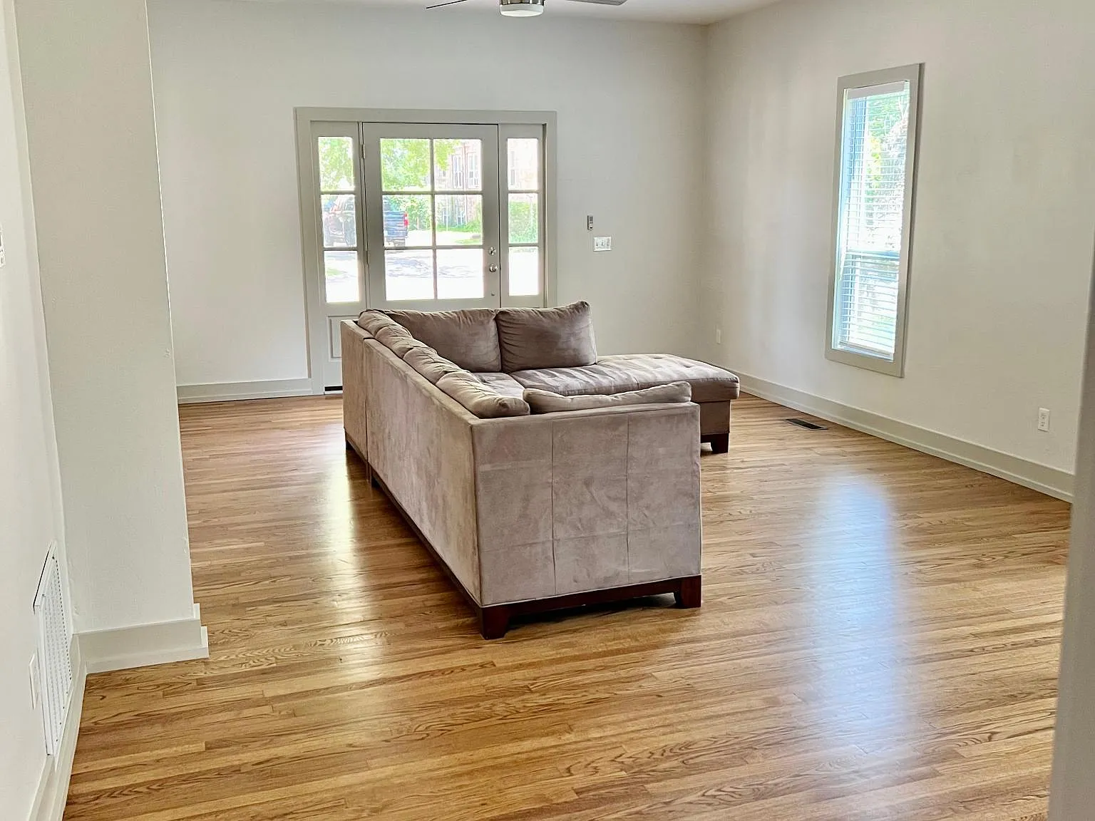 7 bed, 2860 sqft, $9,100 — Photo 3
