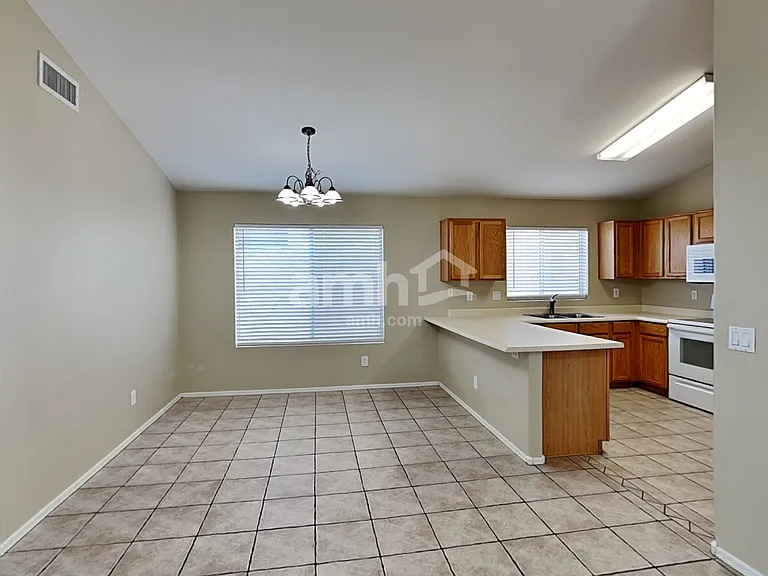 18078 N 113th Ave — Photo 6