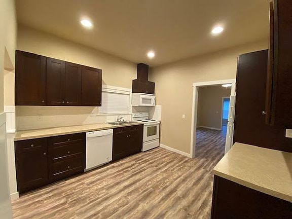 3rd image of 2322 Capitol Way S