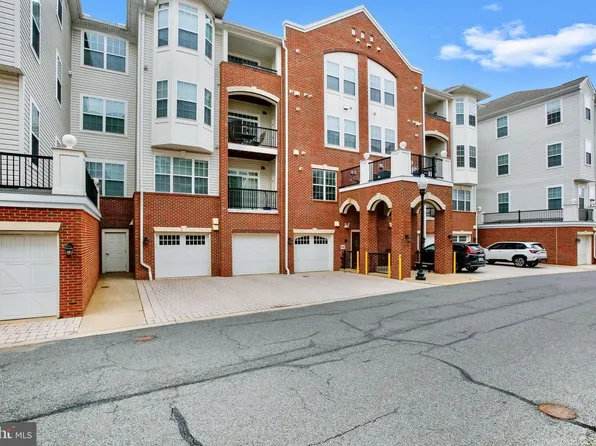 9204 Charleston Dr Unit 201, Manassas, VA 20110