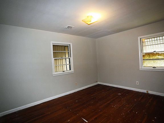 5th image of 1076 Hudson Ave