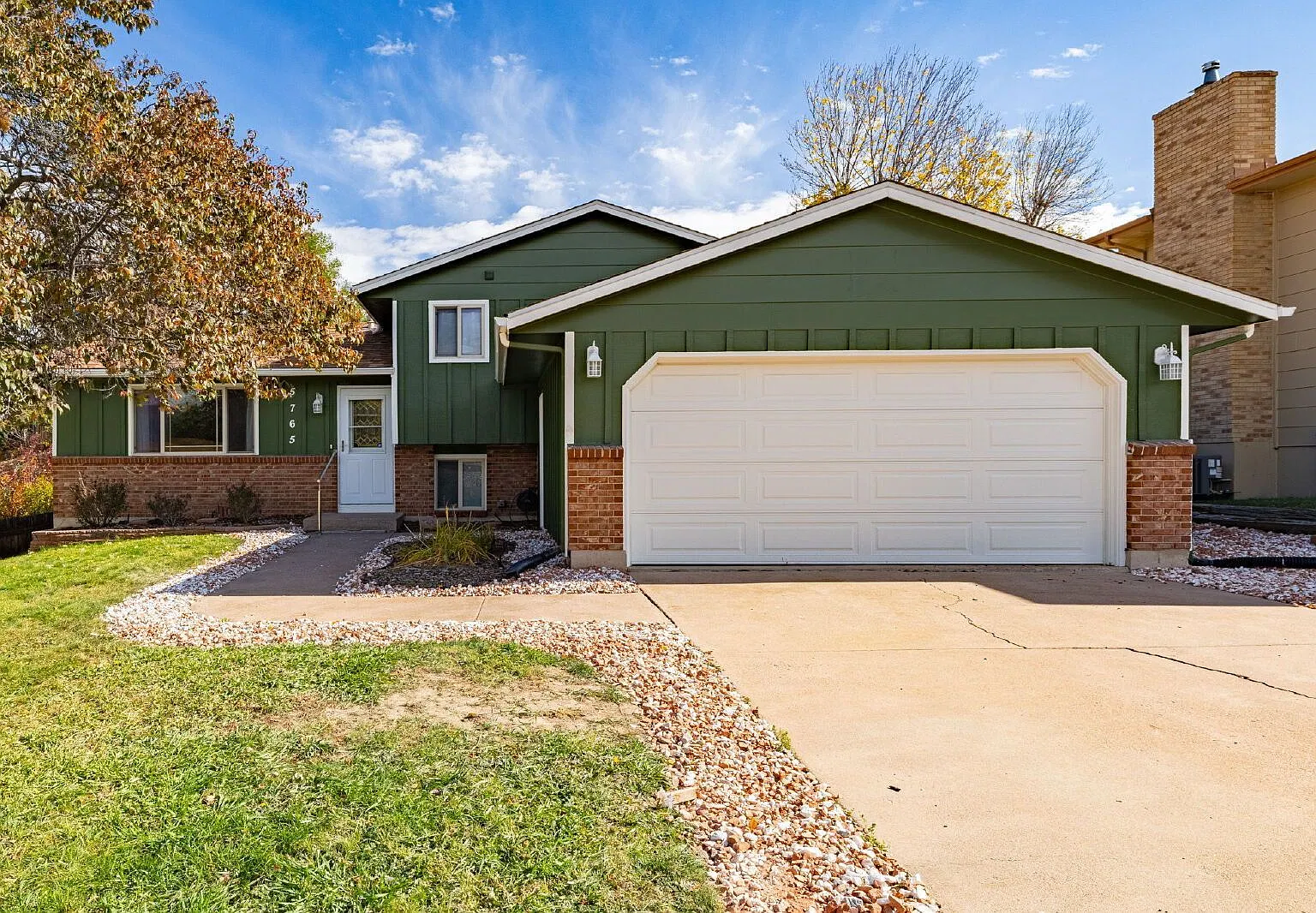 3 bed, 2.0 bath, 1666 sqft, $2,200 — Photo 1
