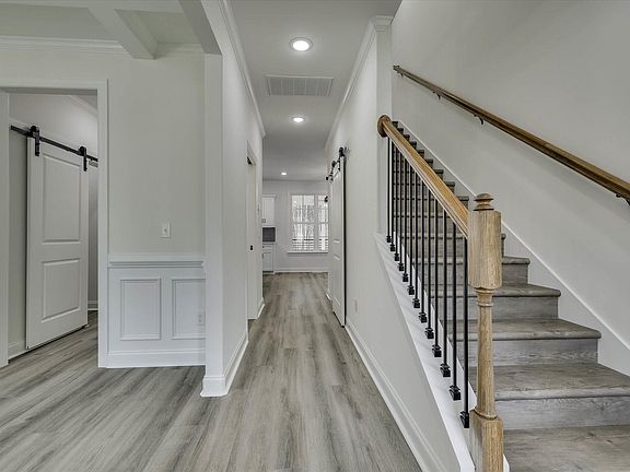 4th image of 805 Leslie Court