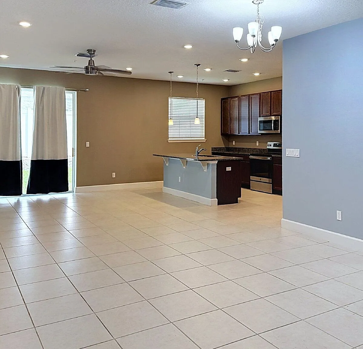 3 bed, 2.5 bath, 1855 sqft, $2,400 — Photo 3