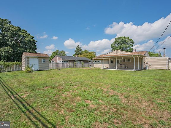 5th image of 32 Young Birch Rd
