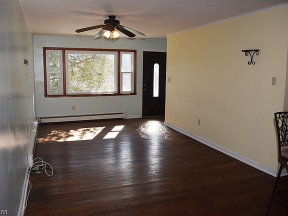 3rd image of 35 Black Oak Dr