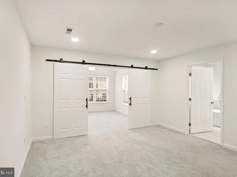42685 Rolling Rock Sq — Photo 22