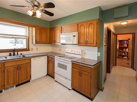 2nd image of 23824 Hedgewood Ave