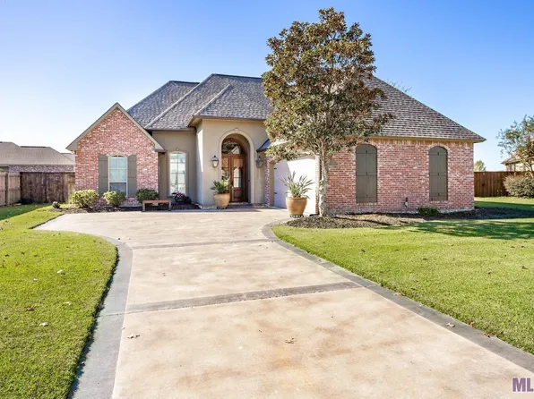 427 Quiet Oak Blvd, Brusly, LA 70719