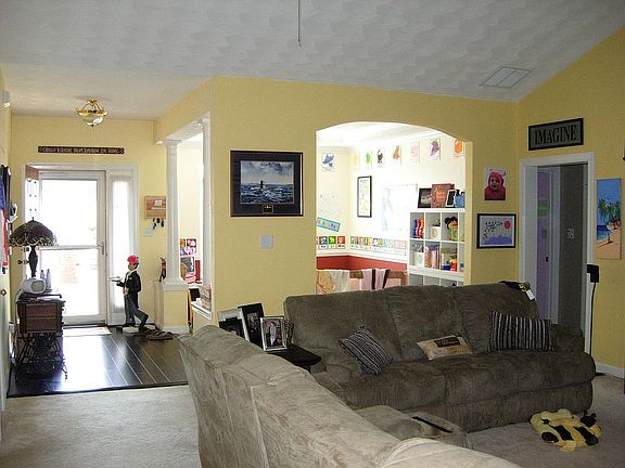great room into dining/foyer