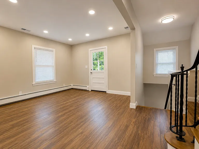 135 Mountain Ave — Photo 5