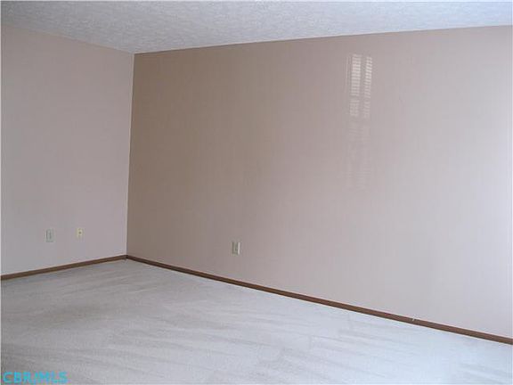 3rd image of 870 Upholland Ln
