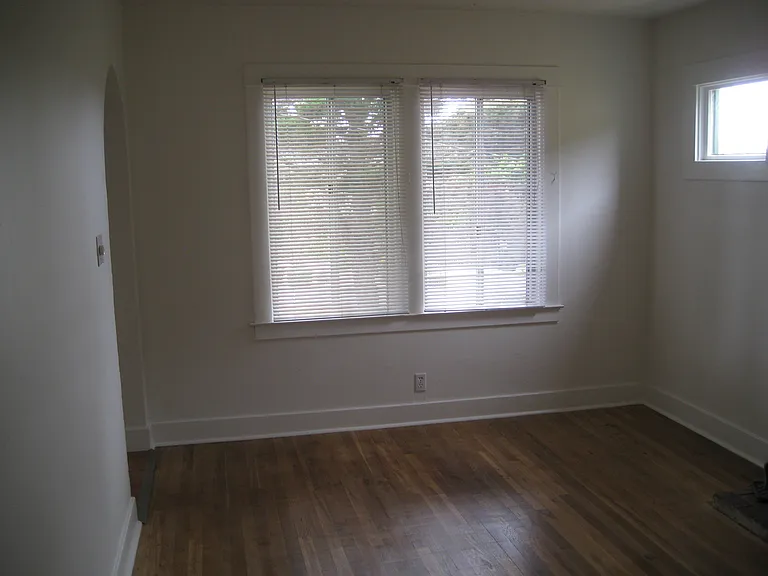 889 Lighthouse Ave — Photo 7