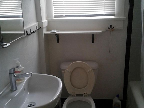 3rd image of 558 E Park Ave #4