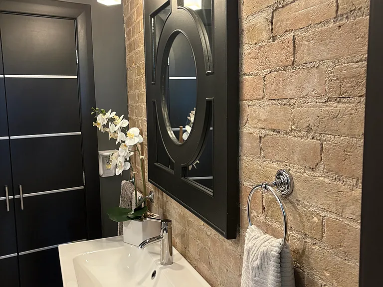 12 King St W #1 — Photo 6