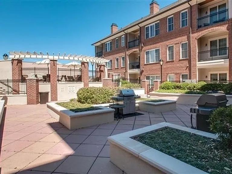 4120 Ridgefield Dr #208 — Photo 4