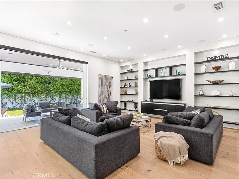 12606 Emelita St — Photo 35