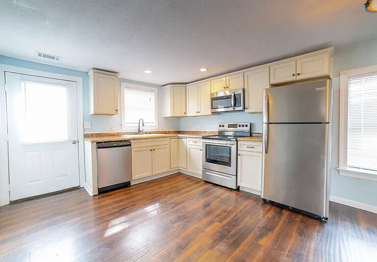 518 Railroad St — Photo 14