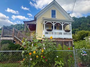 213 Railroad Ave, Alderson, WV 24910
