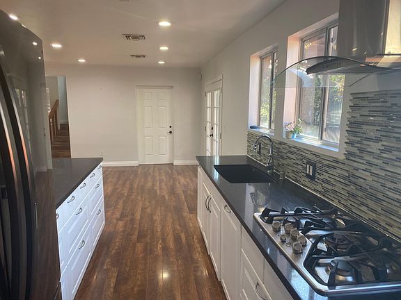 5th image of 4637 Corliss St