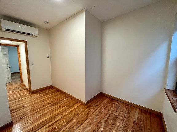 4th image of 37 Cunard St #3