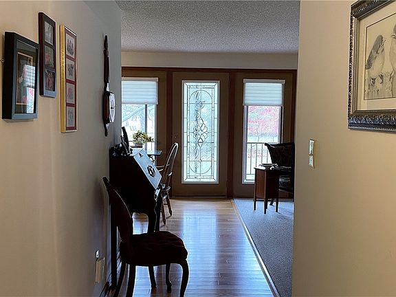 2nd image of 4423 Clark St
