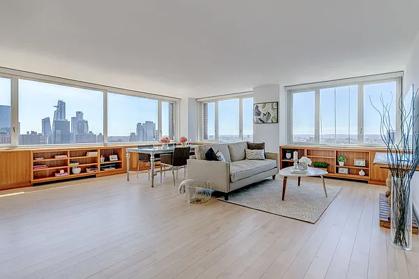 Rented by Lin Pan Realty Group LLC | media 7