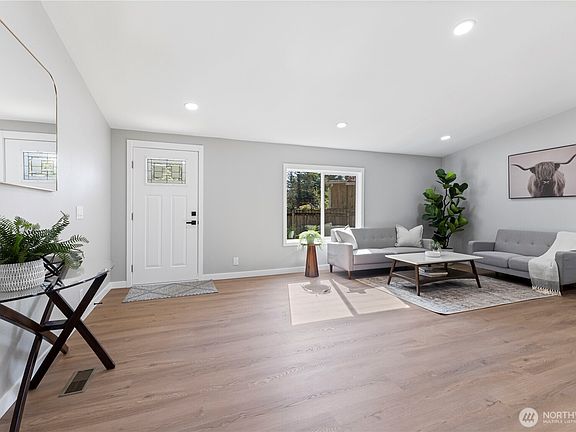 3rd image of 11312 201st Avenue Ct E
