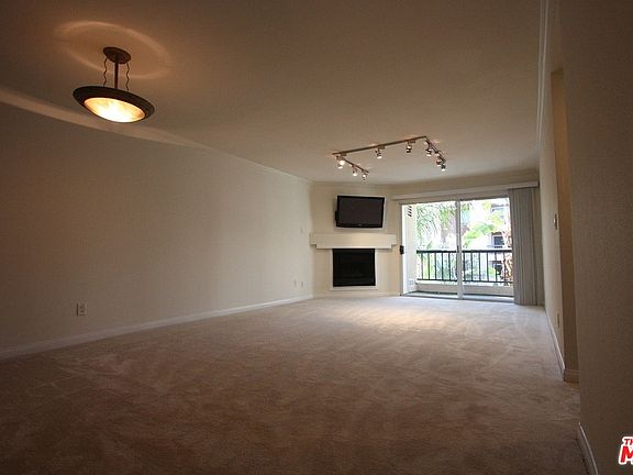 4th image of 21520 Burbank Blvd APT 205