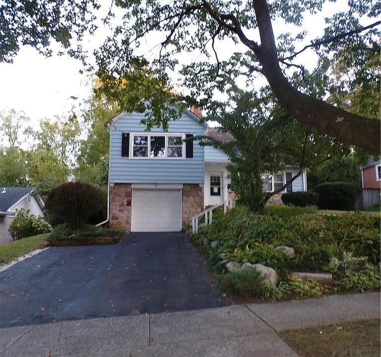 2440 W Livingston St